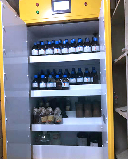 化學(xué)品柜.jpg